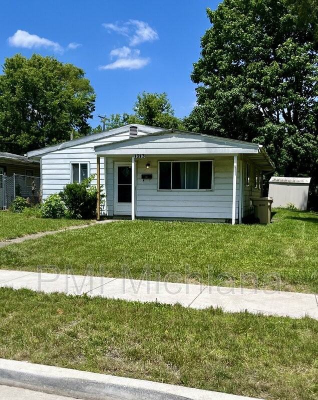 1213 Mccartney St - Photo 2 of 12