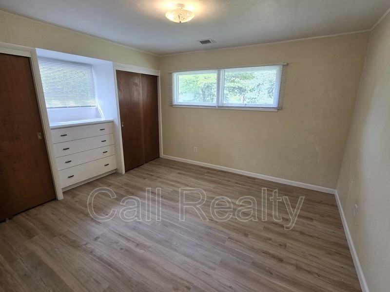 7610 E South Riverway Ave - Photo 5 of 11