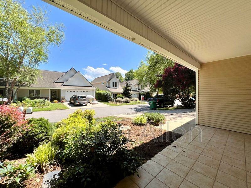 29 Beekeeper Trl - Photo 2 of 38