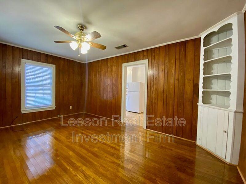 3429 Beverly Pl - Photo 3 of 10