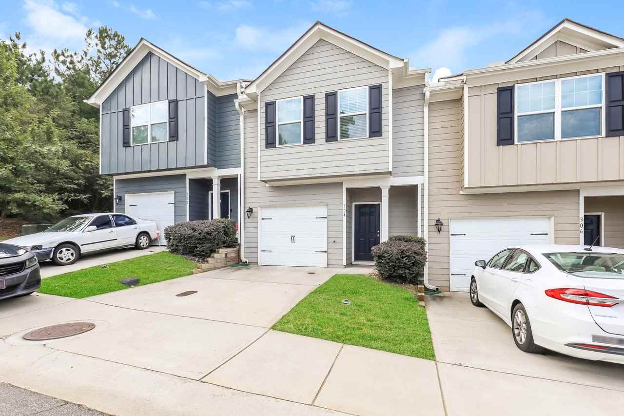 304 Highwood Ln - Photo 2 of 22