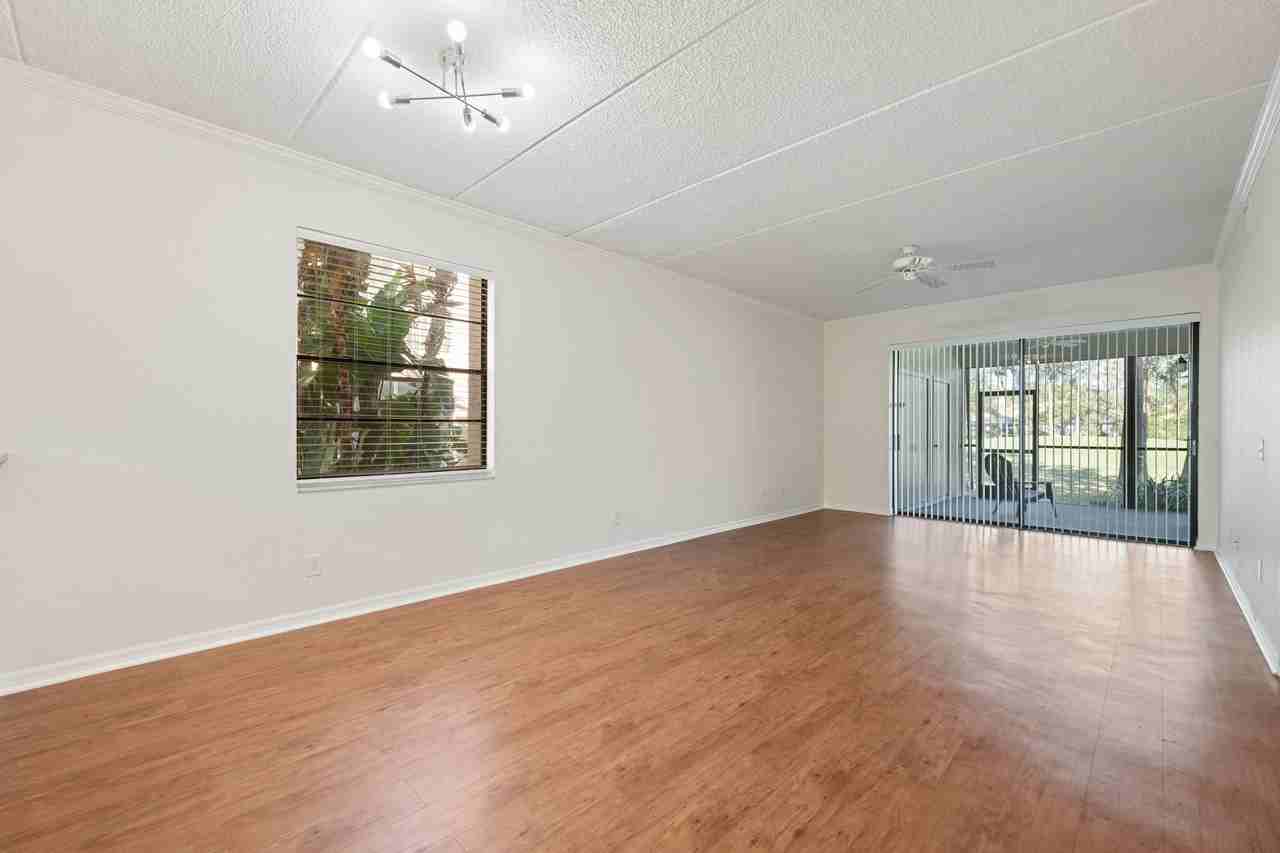 121 Lindsay Ln - Photo 6 of 33