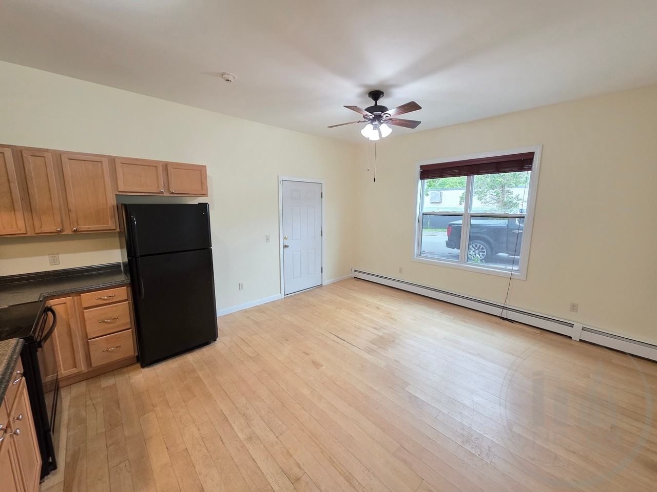 360 River St - Photo 2 of 10