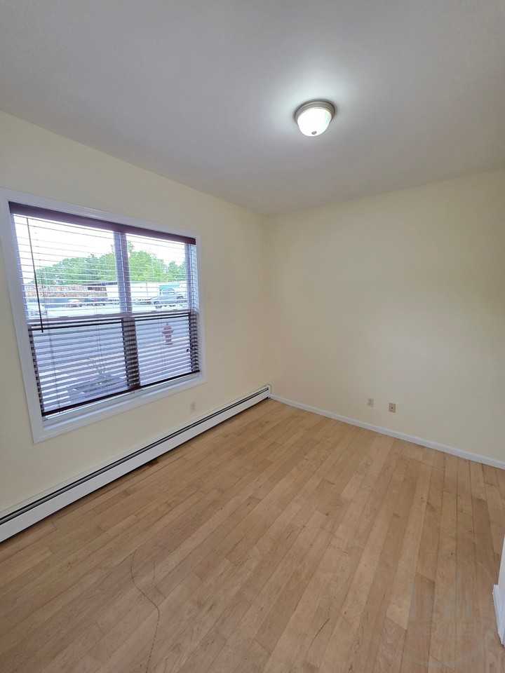 360 River St - Photo 6 of 10