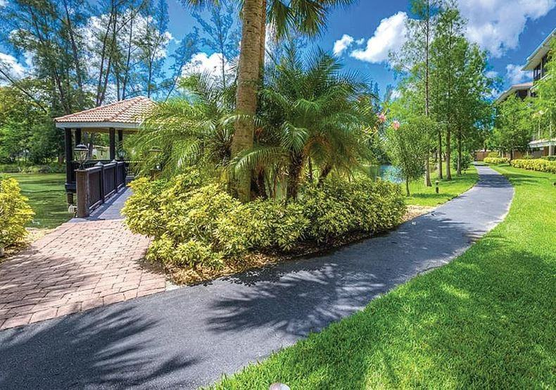 10081 Lake Cove Dr #302 - Photo 3 of 25