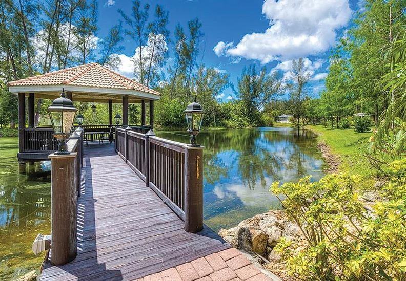 10081 Lake Cove Dr #302 - Photo 4 of 25