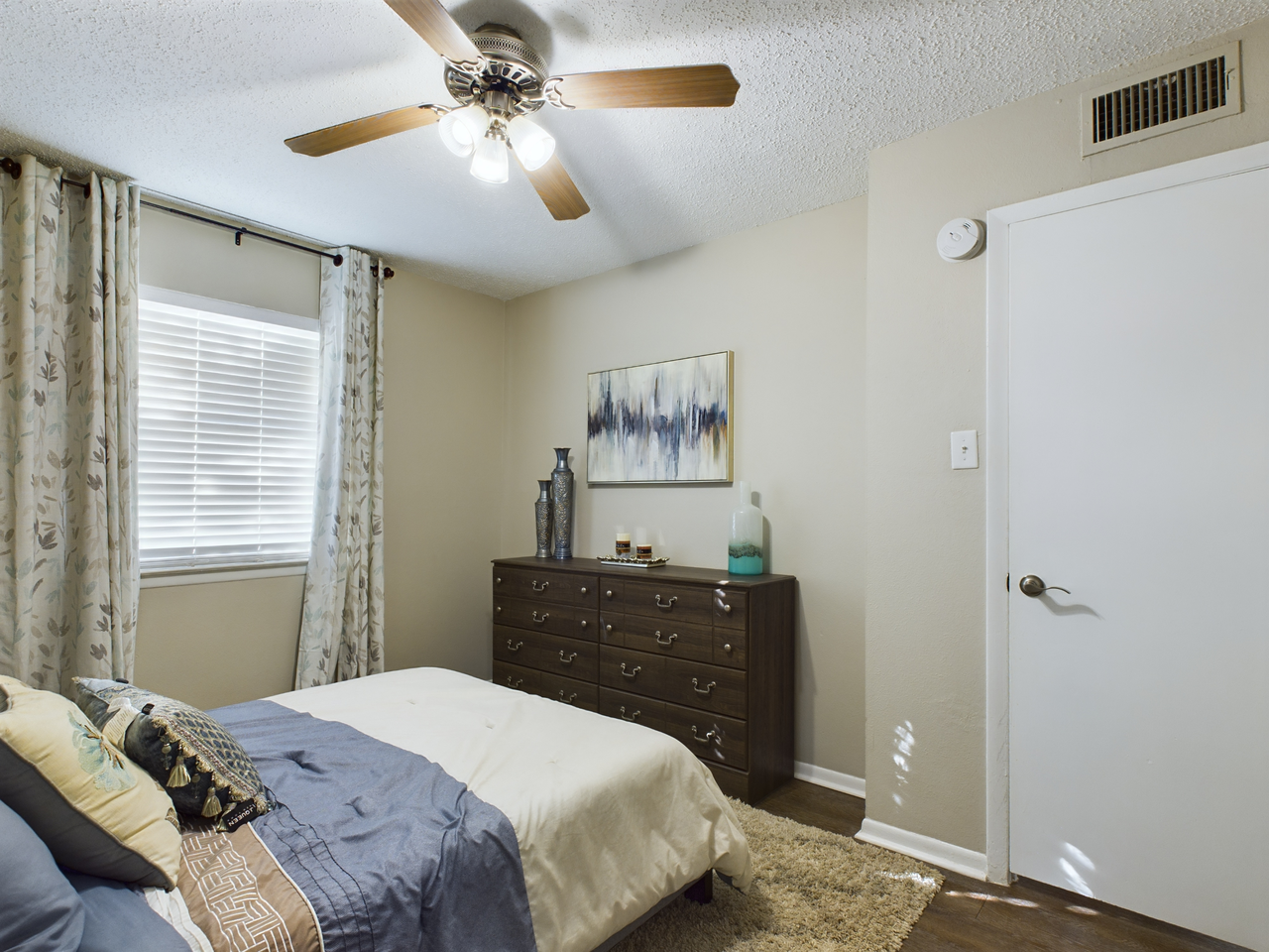 Forest Glen Apartments - Photo 3 of 10