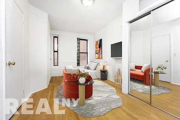 W 45th St #3RS - Photo 2 of 5