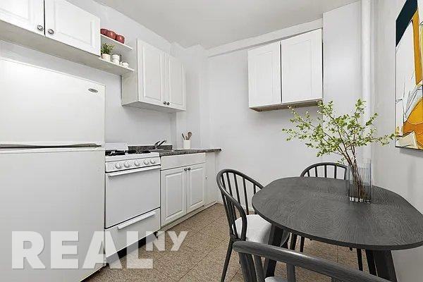 W 45th St #3RS - Photo 3 of 5