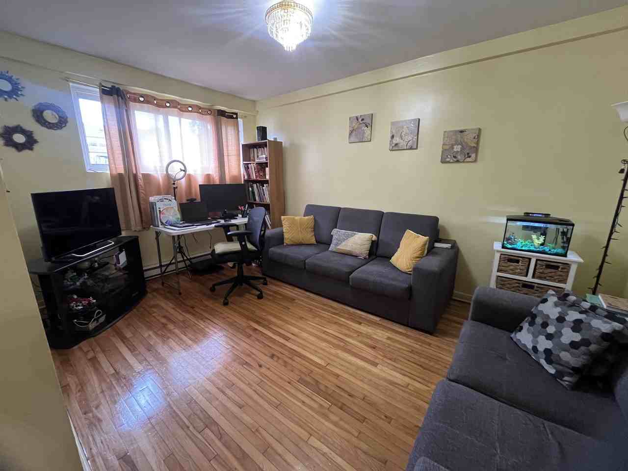 7310 Rue Belleval - Photo 2 of 9