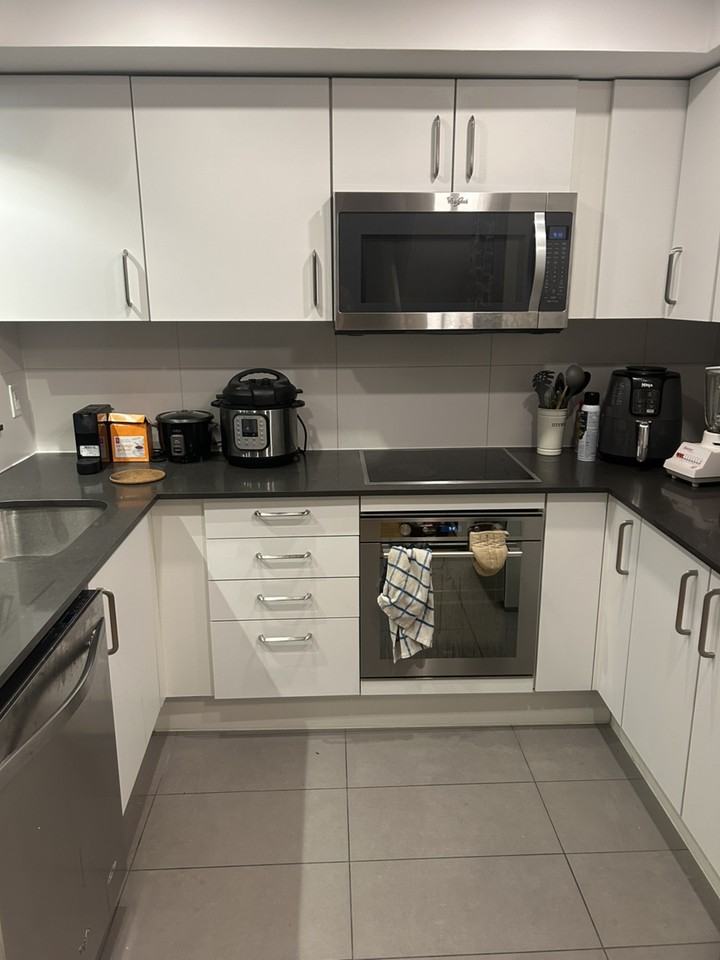 Richmond St W - Photo 3 of 7