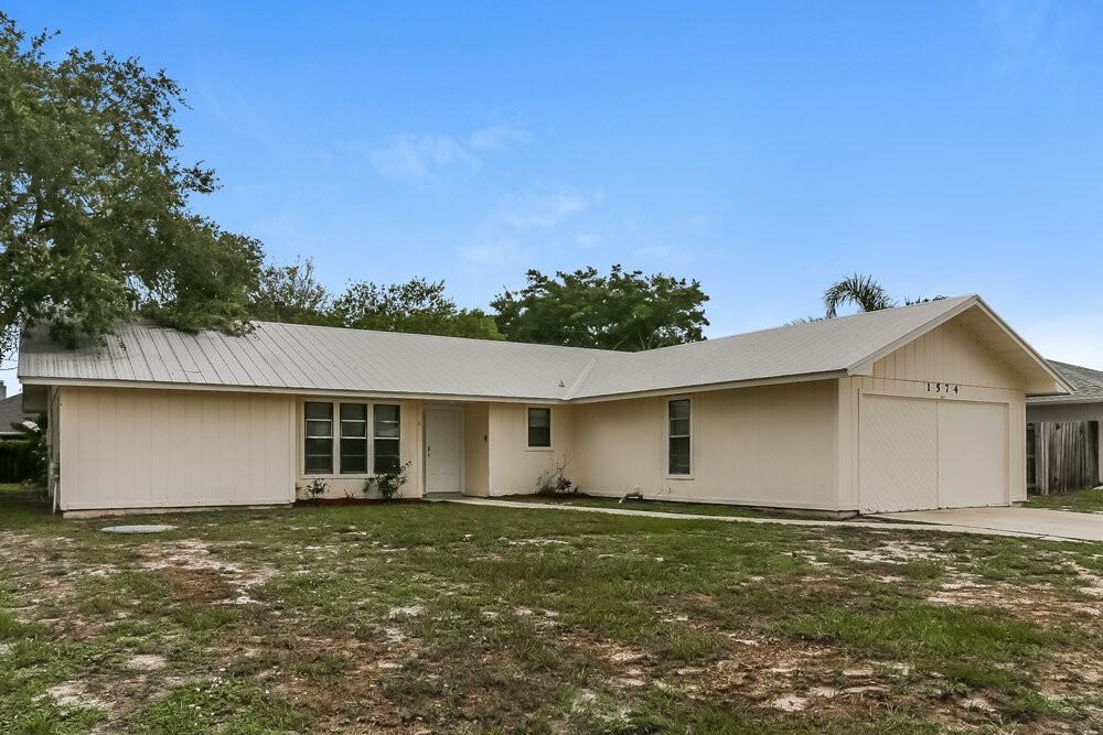 1574 Se Cownie St - Photo 3 of 16