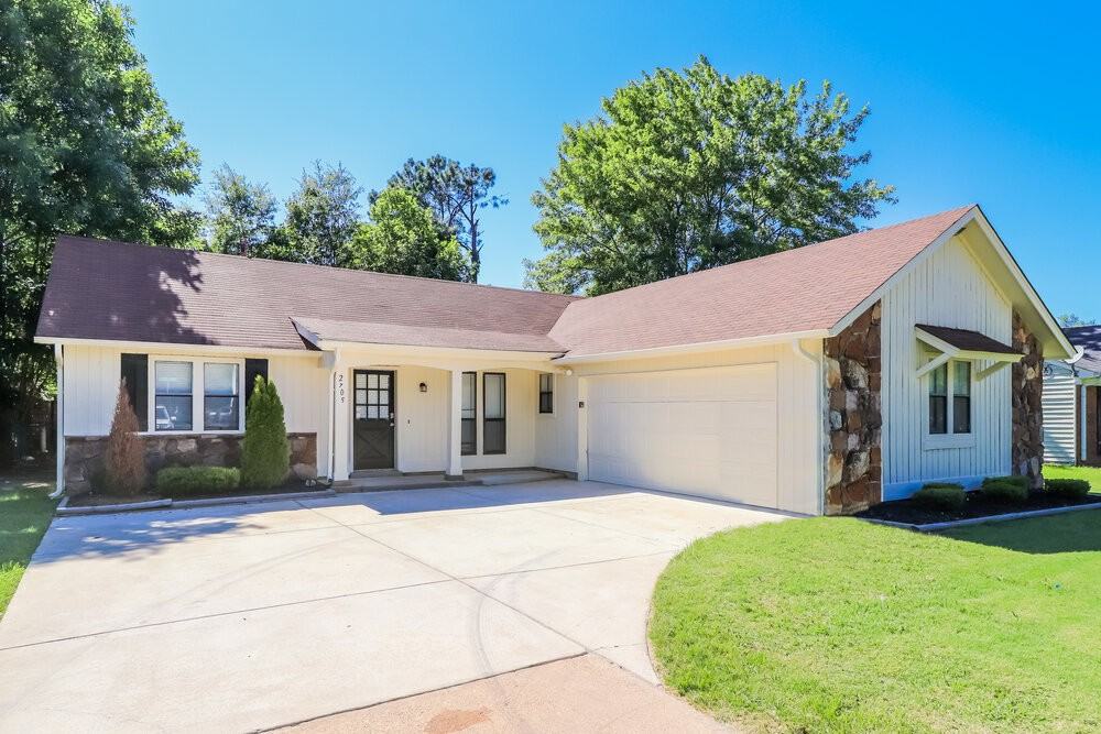 2705 Van Leer Dr - Photo 3 of 16