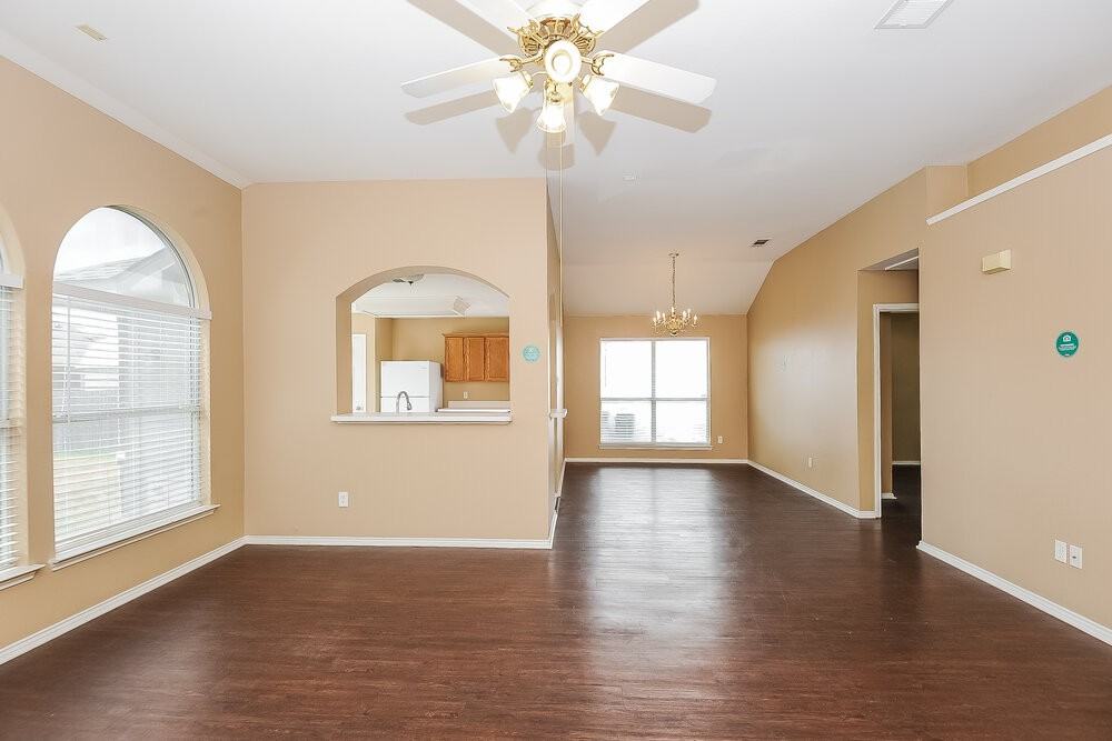 1626 Redwood Dr - Photo 5 of 16