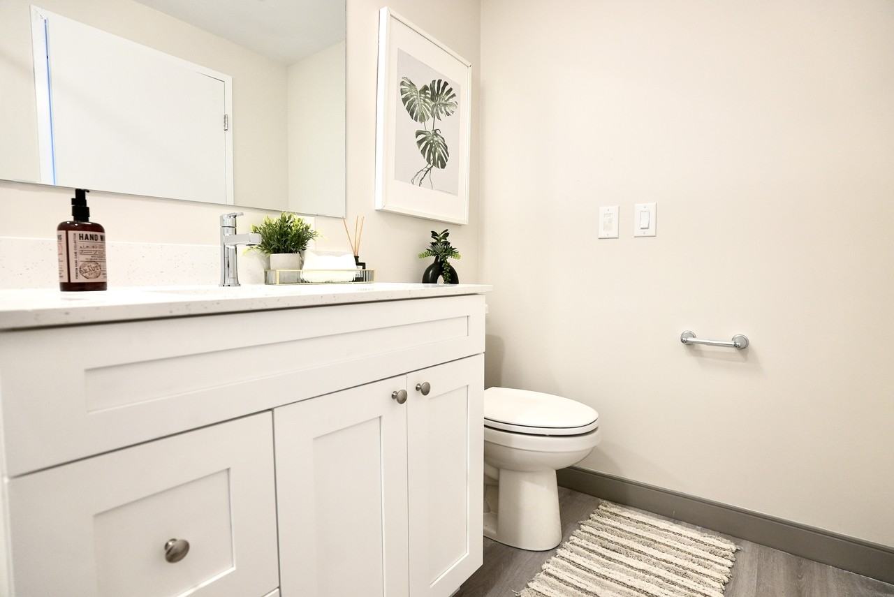 1015 Innisfil Beach Road - Photo 7 of 13