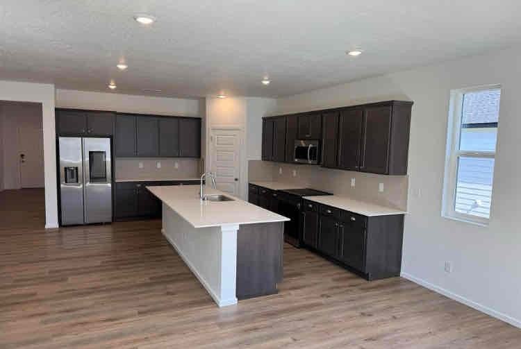 115 W Pheasant Bluff Ave - Photo 2 of 6