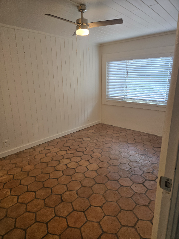 1125 Lafayette Dr Ne - Photo 3 of 10