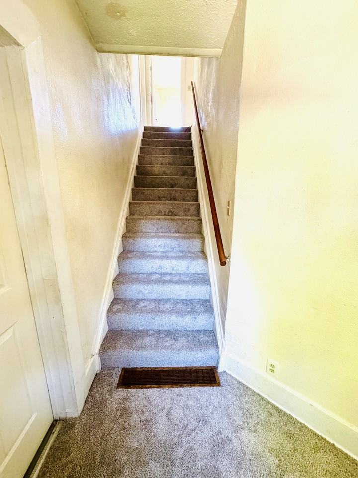 807 Court St - Photo 4 of 9
