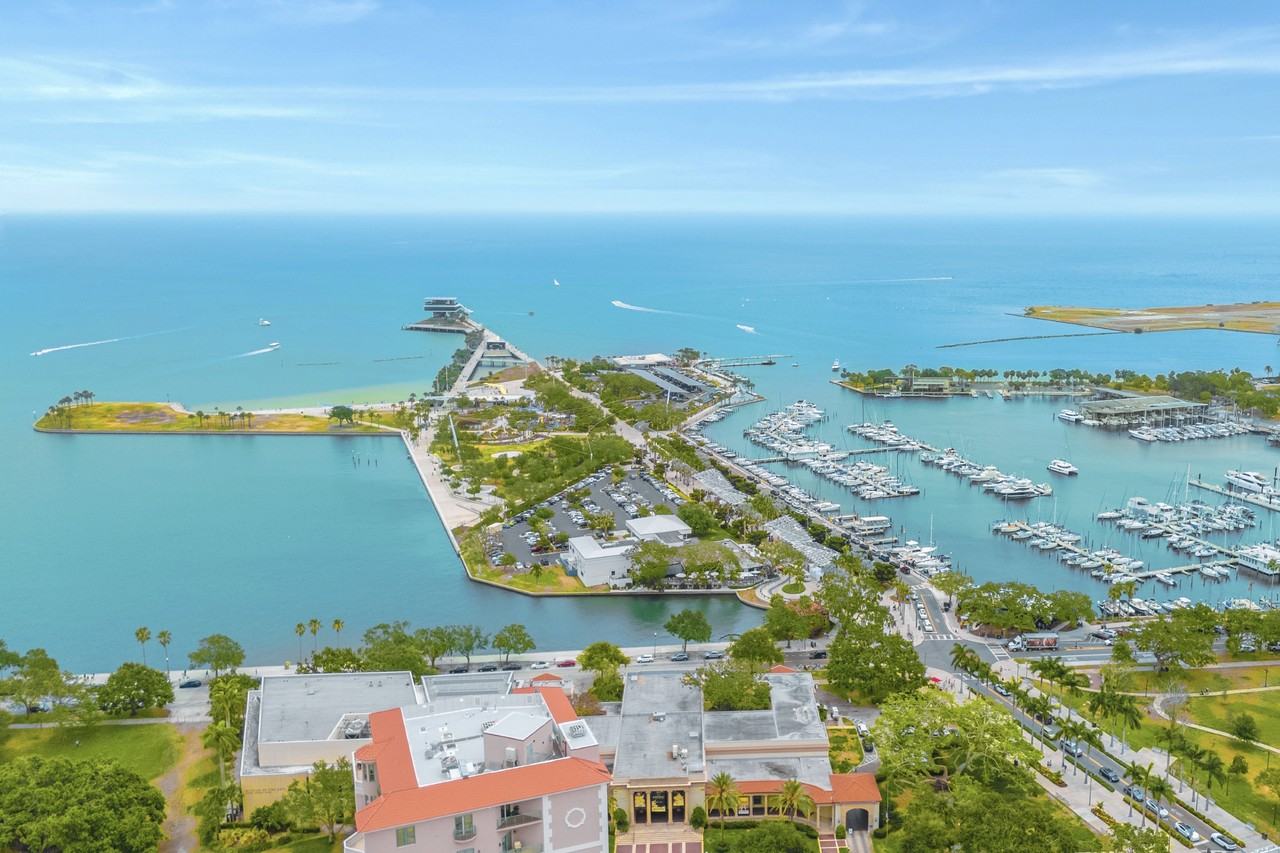 206 9th Avenue Northeast #7 - Photo 3 of 18