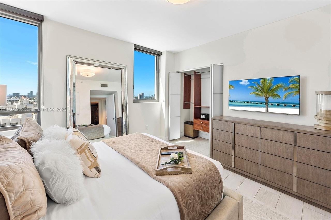 101 20th St #2604 - Photo 5 of 32