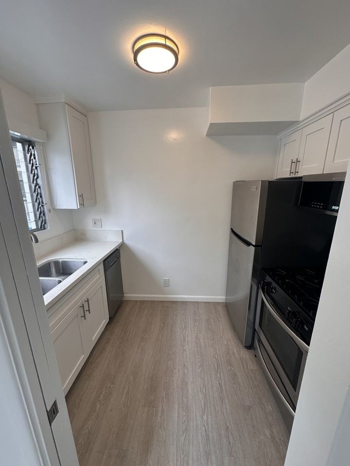 Roberts - Doheny - Photo 5 of 11