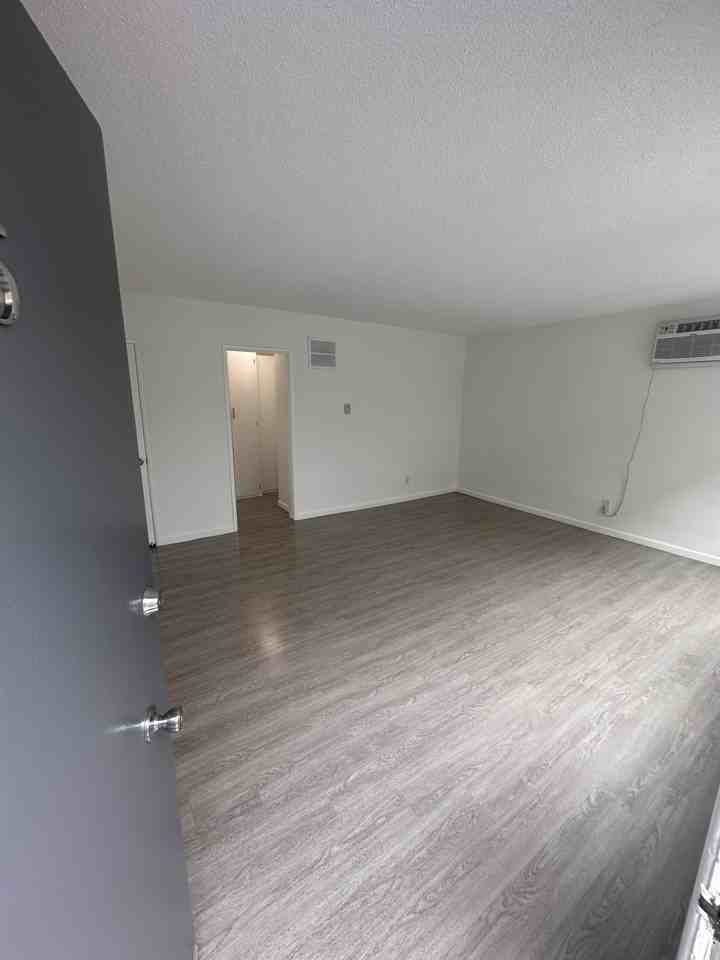 Roberts - Doheny - Photo 2 of 11