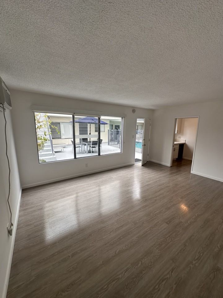 Roberts - Doheny - Photo 4 of 11