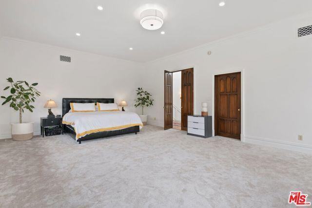 434 26th St - Photo 3 of 8