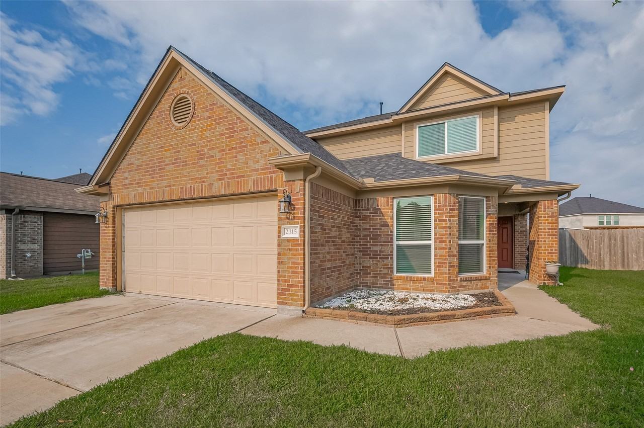 2315 Zephyr Ln - Photo 2 of 45