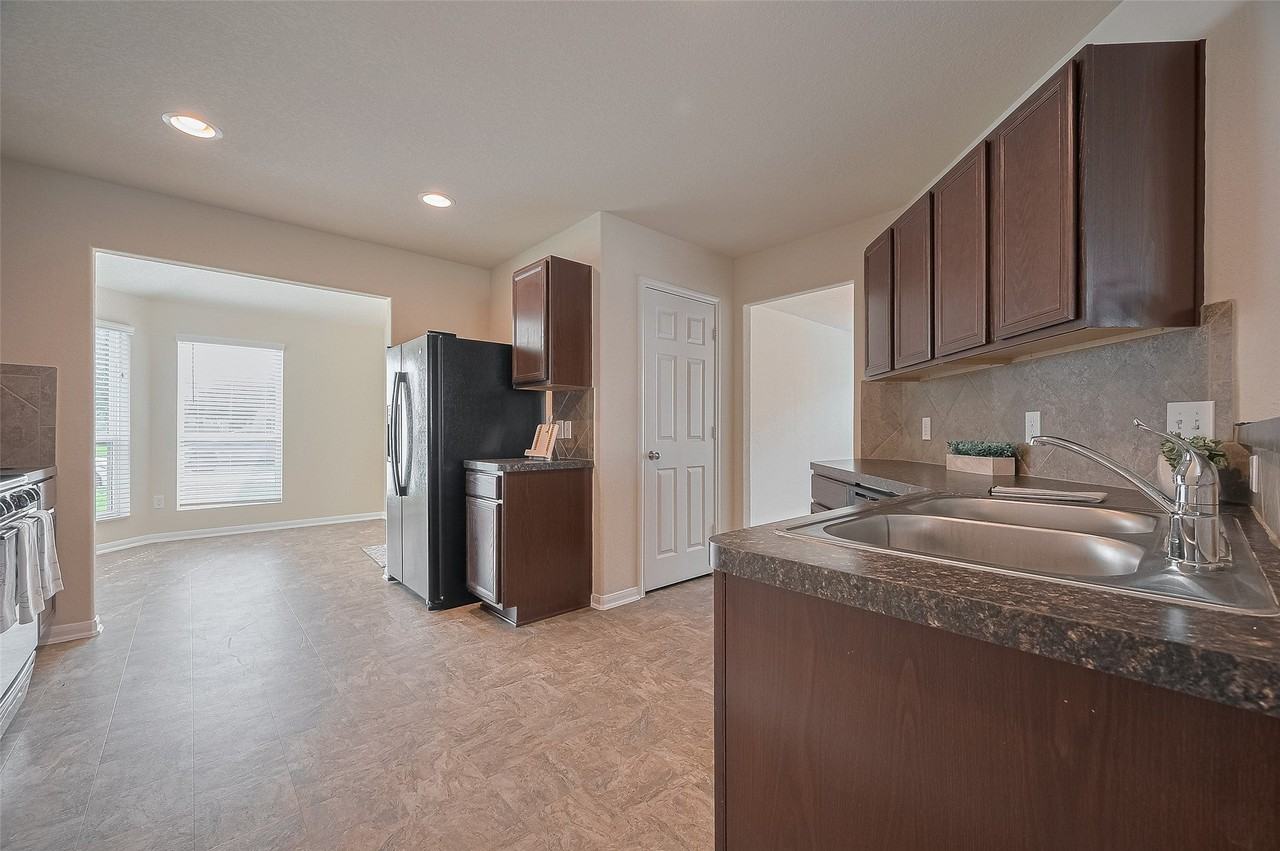 2315 Zephyr Ln - Photo 7 of 45