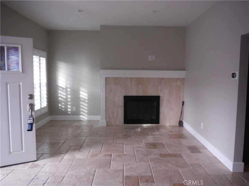 122 Roycroft Ave - Photo 3 of 16