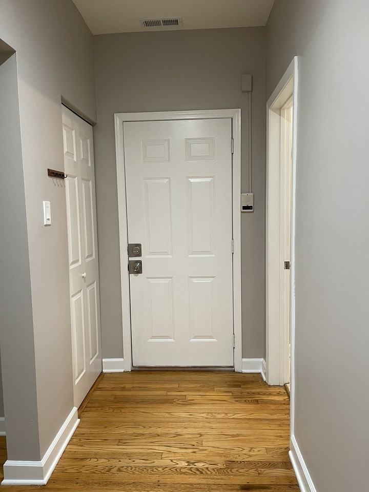 4010 W Ainslie St ##2 - Photo 3 of 29