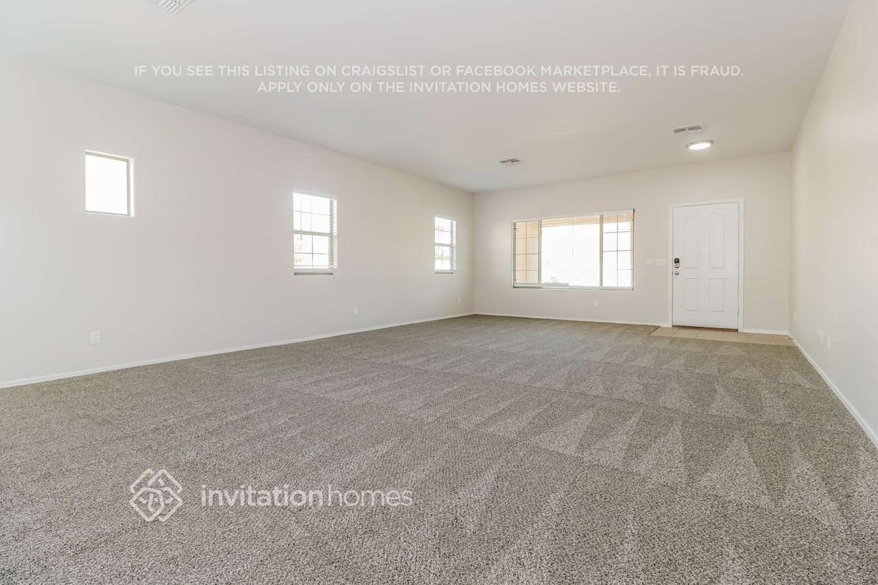 15949 W Mauna Loa Ln - Photo 2 of 17