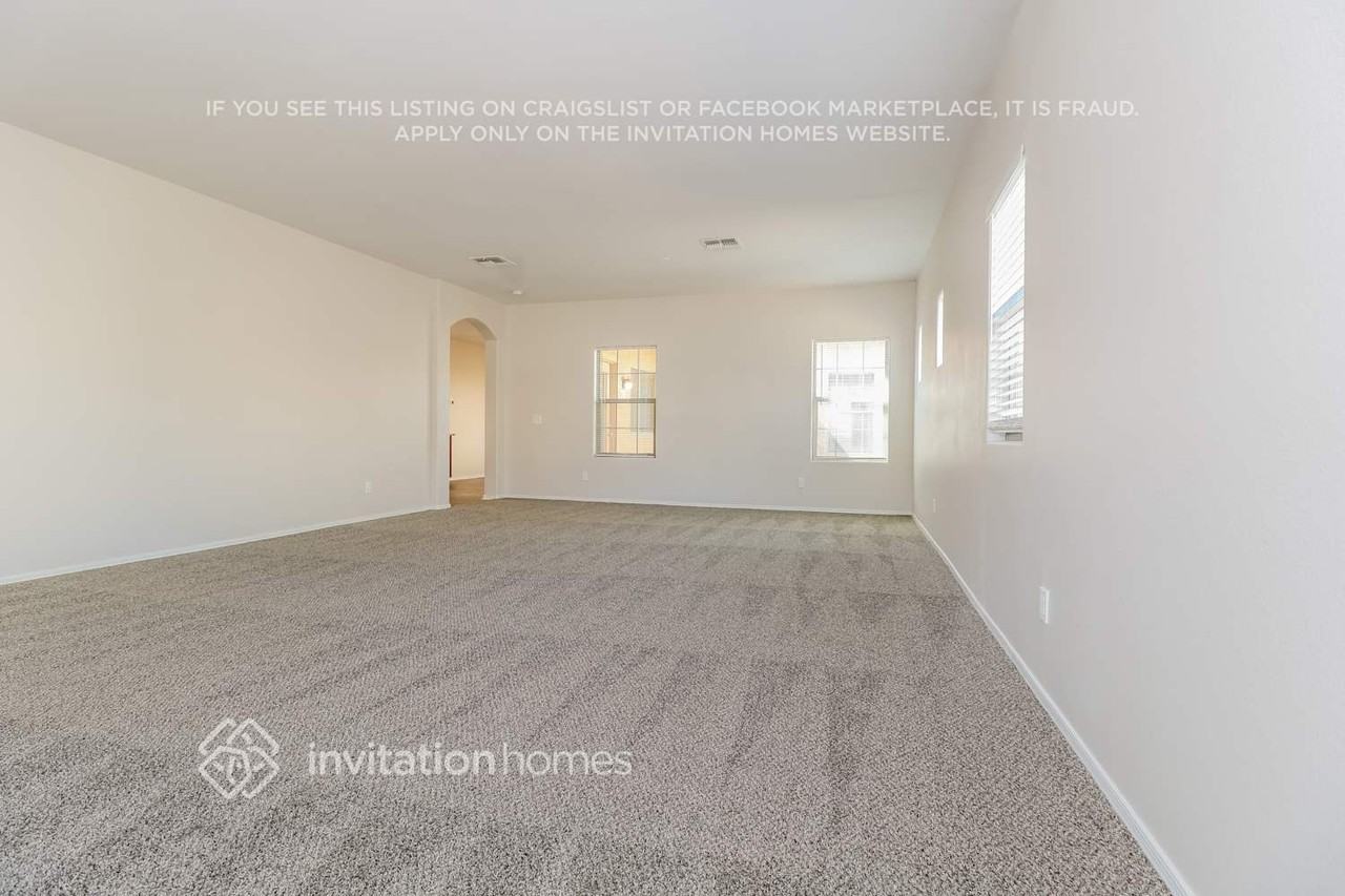 15949 W Mauna Loa Ln - Photo 3 of 17