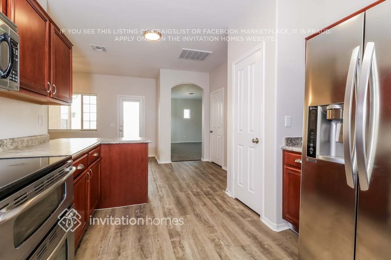 15949 W Mauna Loa Ln - Photo 4 of 17