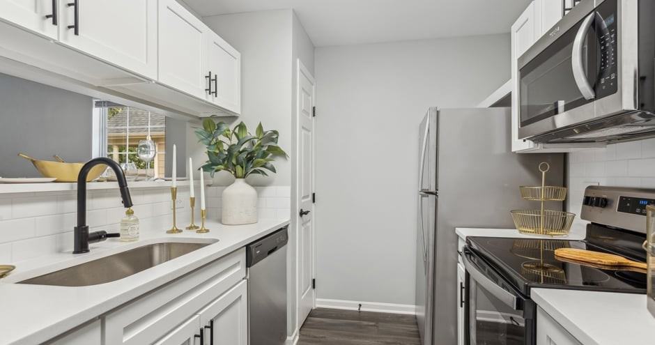 Stratford Green - Photo 4 of 37