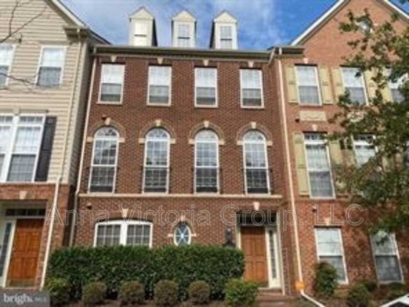 15808 Buxton Pl - Photo 2 of 20