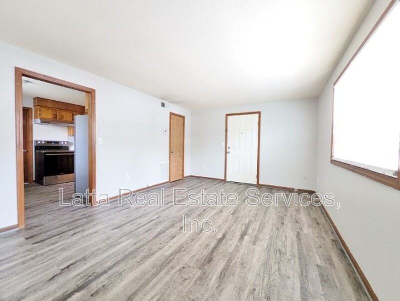 404 West 31st Street - Photo 2 of 5