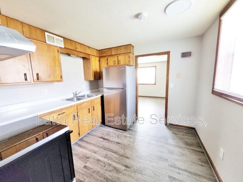 404 West 31st Street - Photo 3 of 5