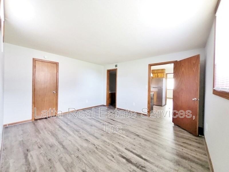 404 West 31st Street - Photo 4 of 5