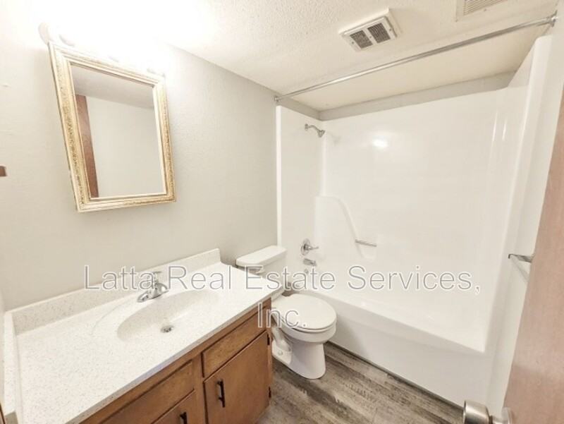 404 West 31st Street - Photo 5 of 5