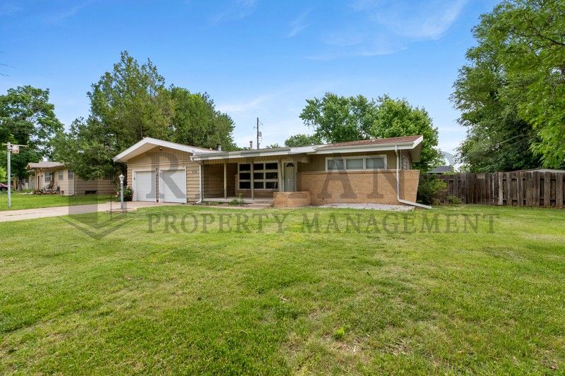 614 N Brownthrush Ln - Photo 2 of 34