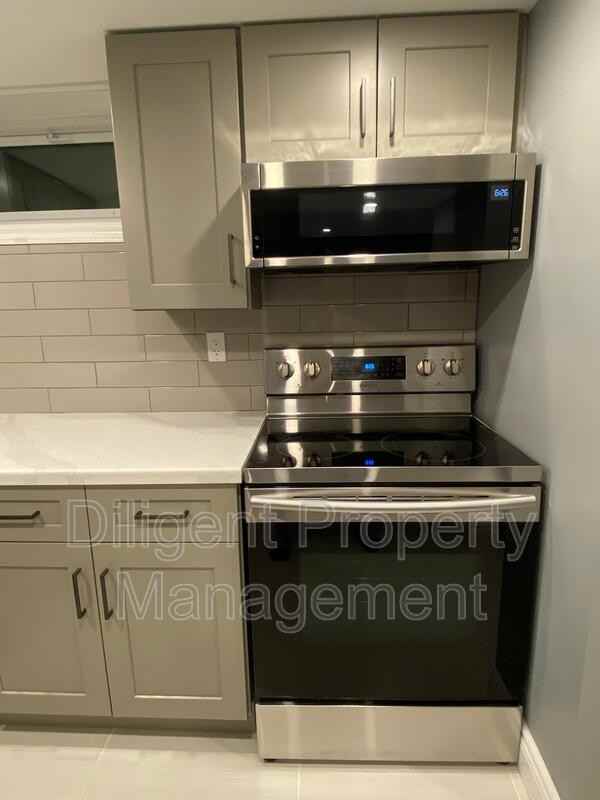 369 Applegrove Ave - Photo 4 of 40
