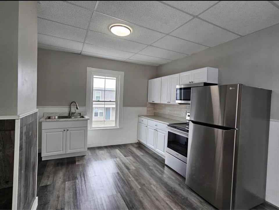 144 Pierce St #2 - Photo 2 of 5