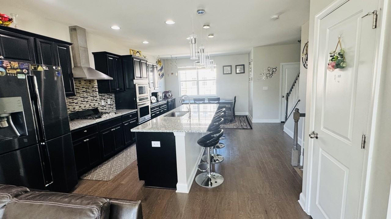 2005 John Deere Ln #2005 - Photo 2 of 12