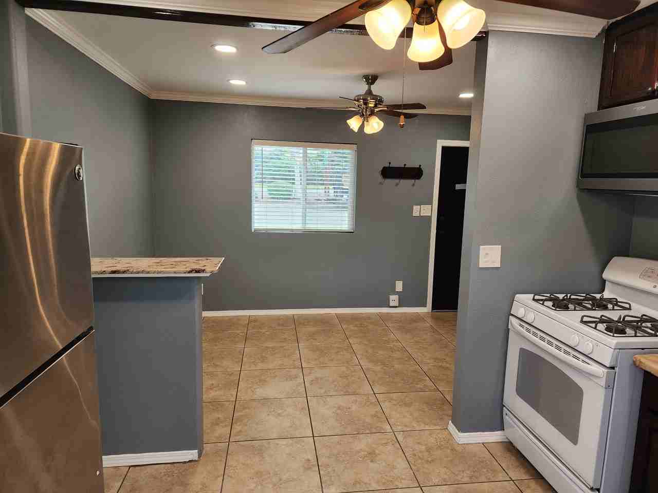 715 S Pine St #715 - Photo 2 of 19