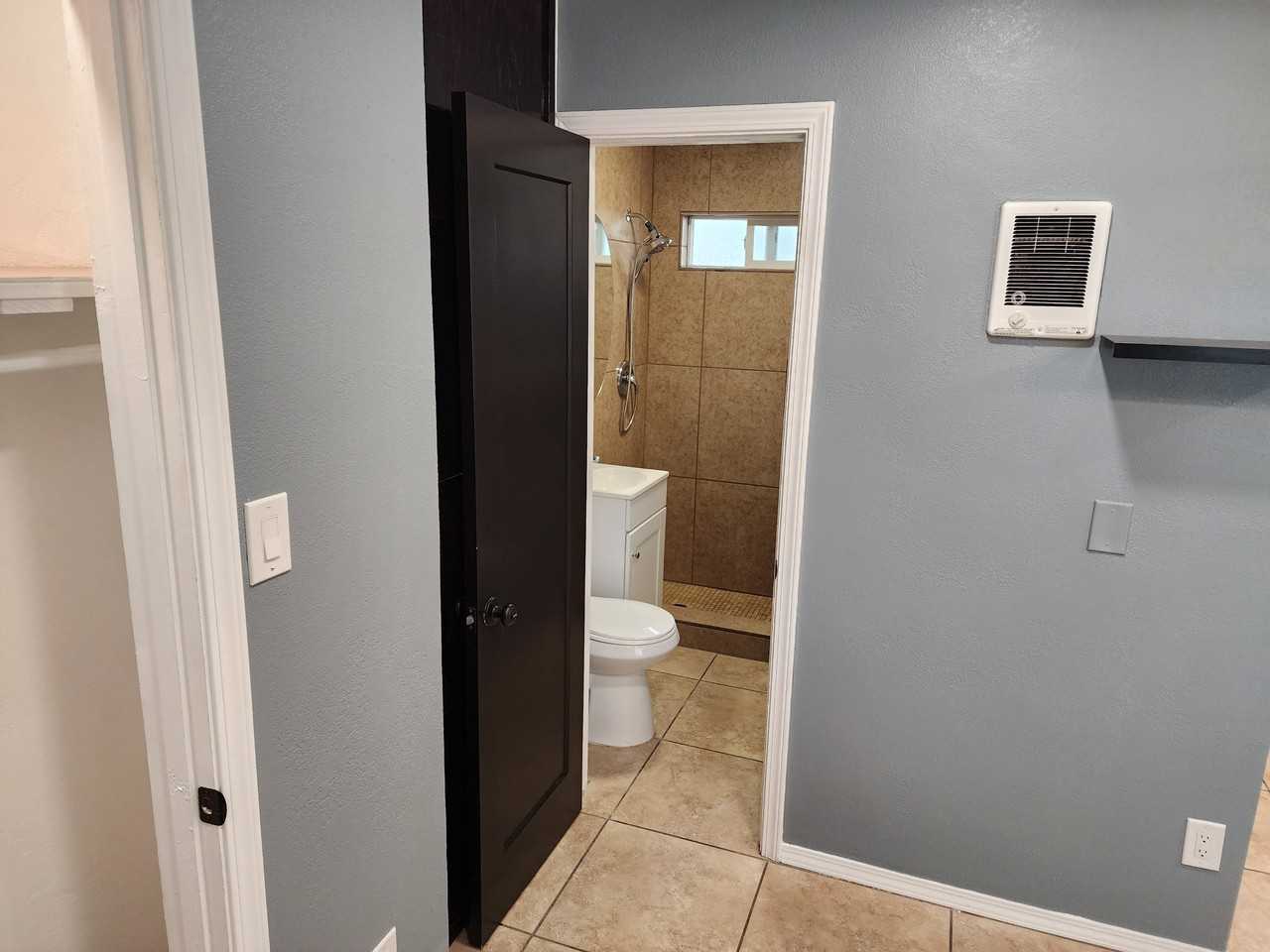 715 S Pine St #715 - Photo 4 of 19