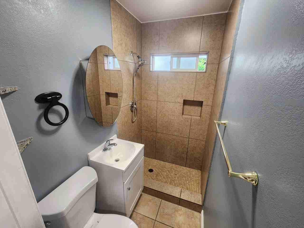 715 S Pine St #715 - Photo 5 of 19