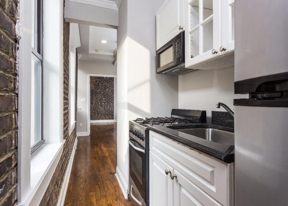 432 E 13th St #8 - Photo 3 of 9