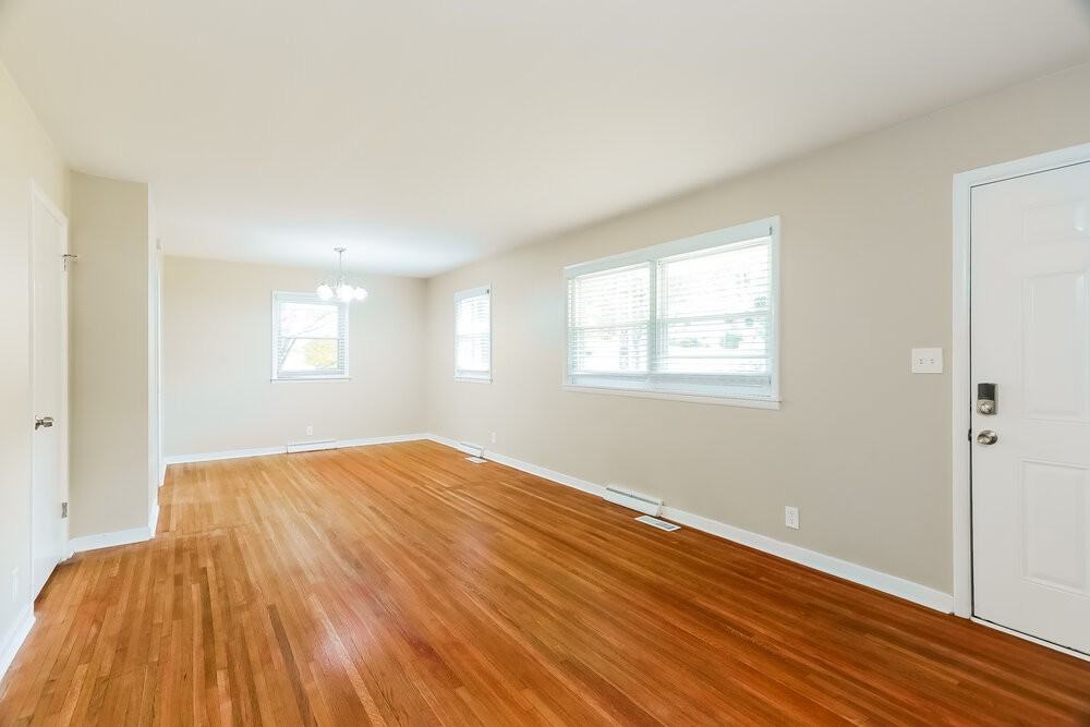 1108 Sherwood Forest Dr - Photo 5 of 16